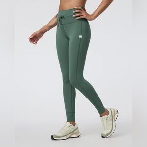 Vuori Everyday Leggings in Agate Green